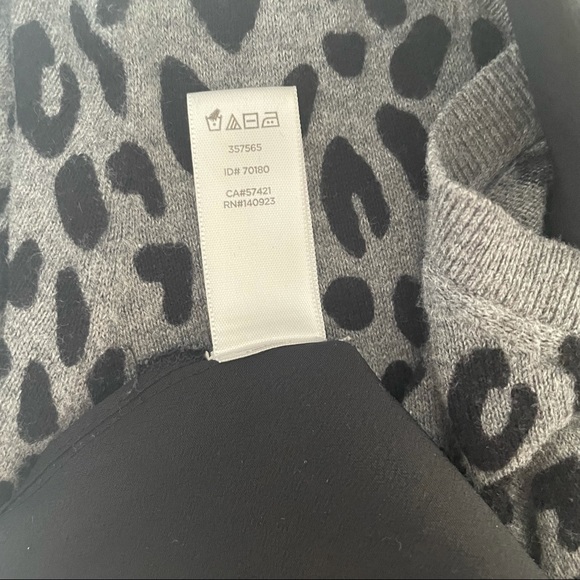 Ann Taylor Loft Grey Leopard Print Long Sleeve Top Size Small - Picture 11 of 13